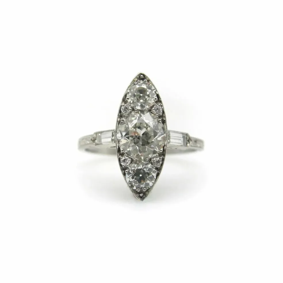 Bague en forme de navette en diamant de taille européenne ancienne en platine édouardienne