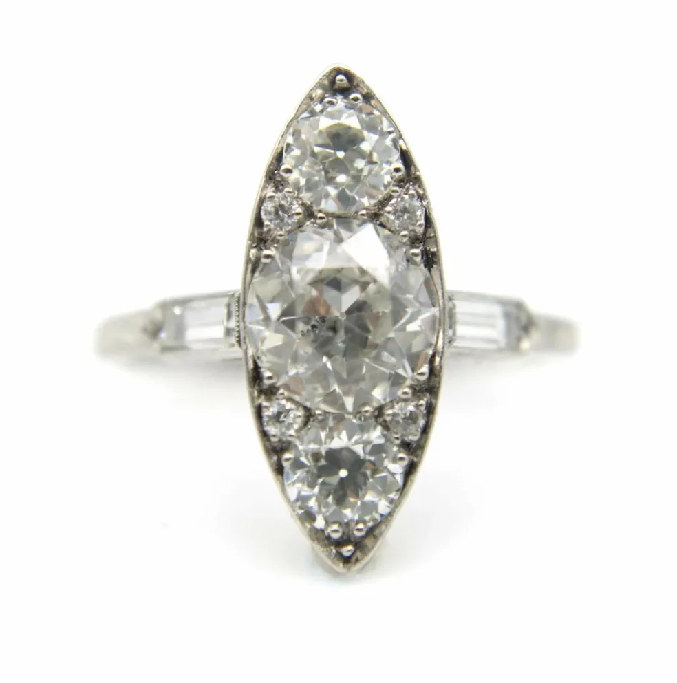 Bague en forme de navette en diamant de taille européenne ancienne en platine édouardienne