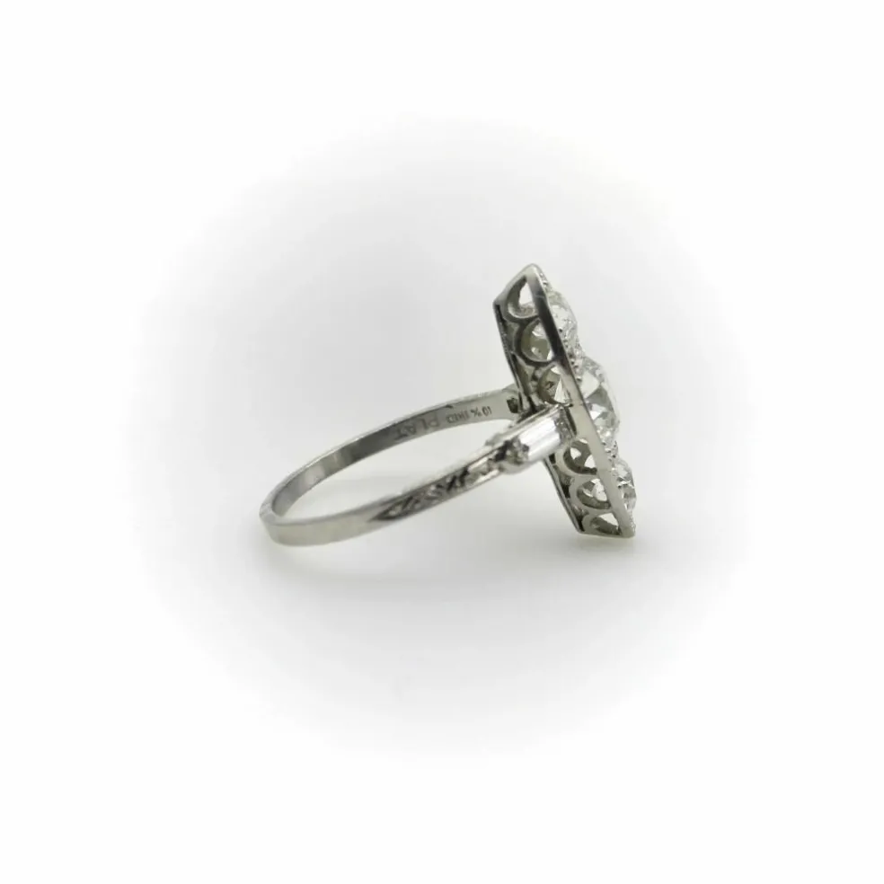 Bague en forme de navette en diamant de taille européenne ancienne en platine édouardienne
