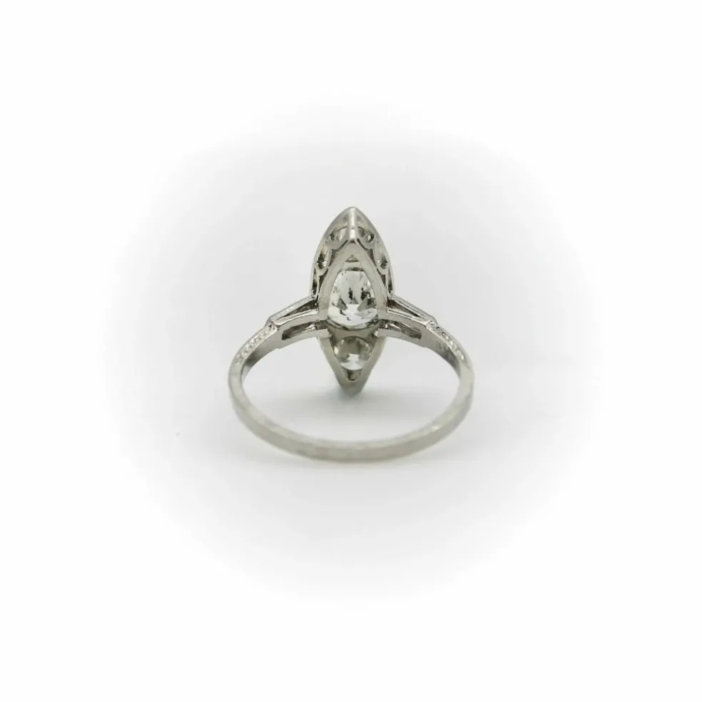 Bague en forme de navette en diamant de taille européenne ancienne en platine édouardienne