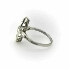 Bague en forme de navette en diamant de taille européenne ancienne en platine édouardienne