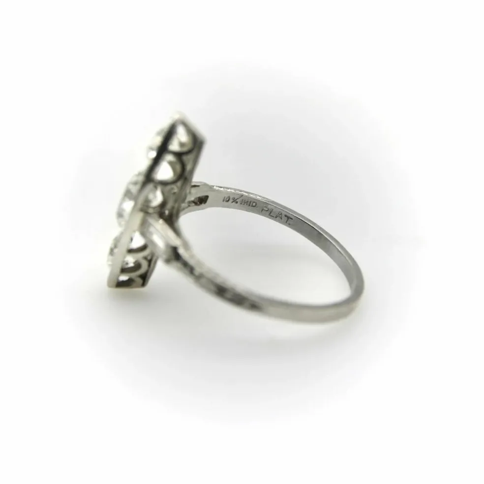 Bague en forme de navette en diamant de taille européenne ancienne en platine édouardienne