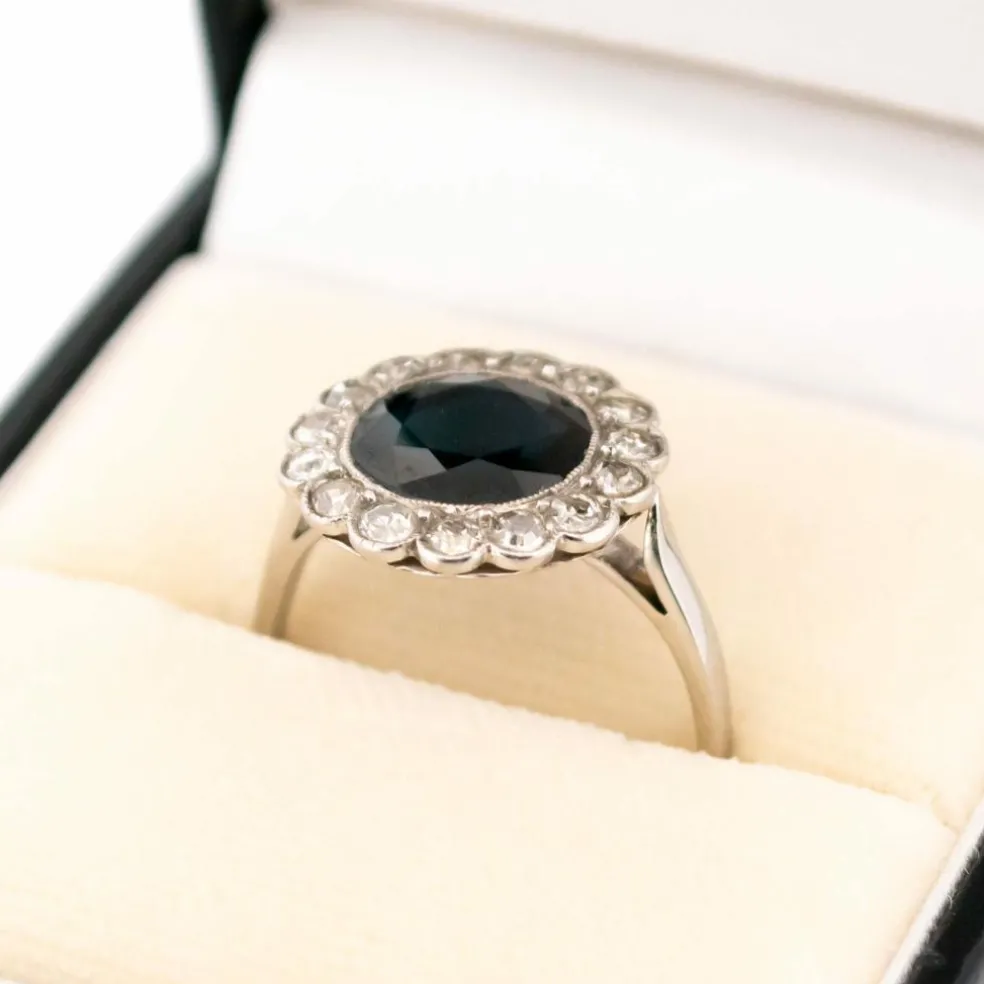 Bague en grappe de platine et diamants et saphirs