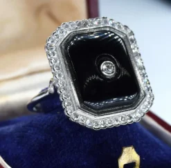 Bague en onyx et diamant taillé à la main