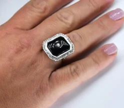 Bague en onyx et diamant taillé à la main