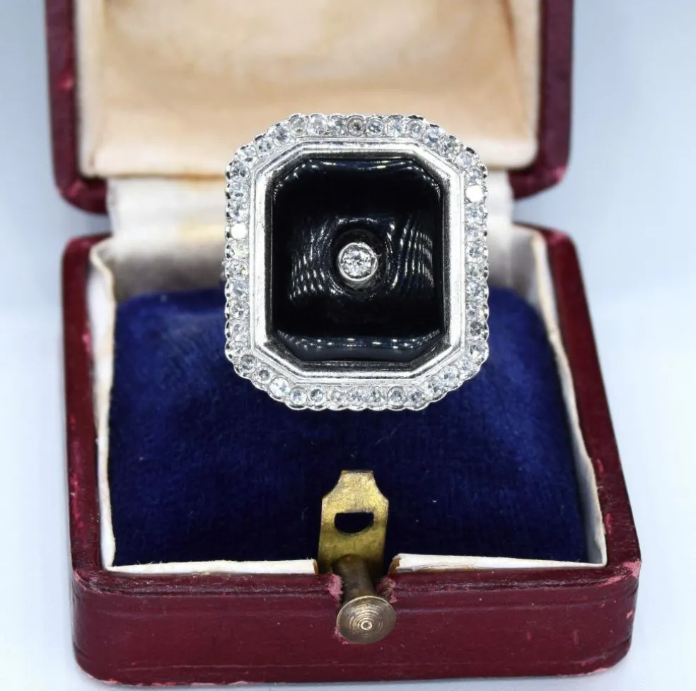 Bague en onyx et diamant taillé à la main