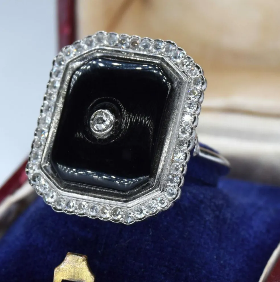 Bague en onyx et diamant taillé à la main