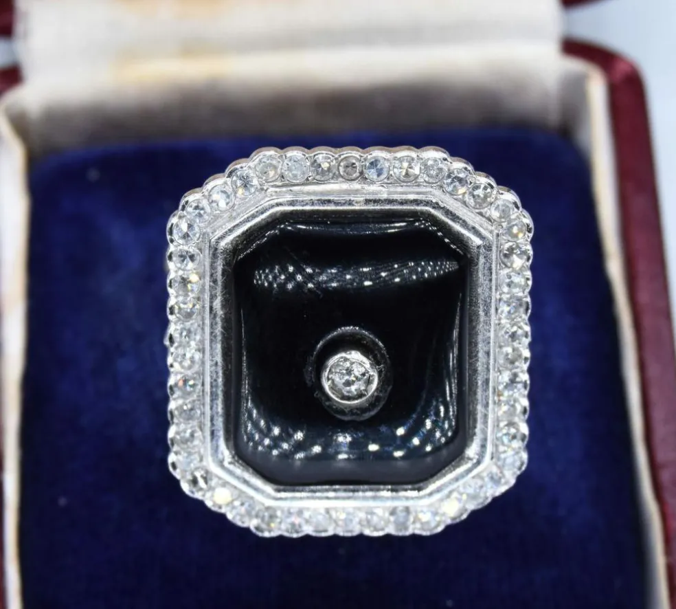 Bague en onyx et diamant taillé à la main