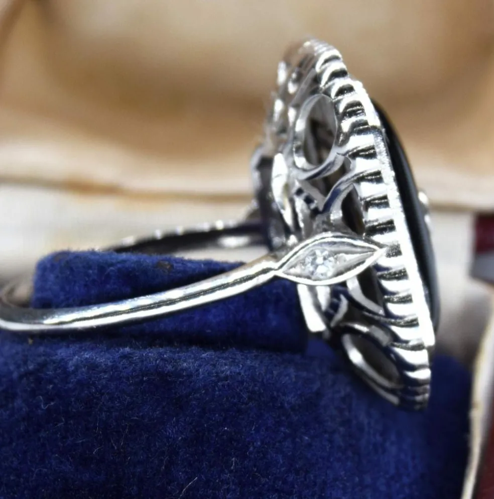 Bague en onyx et diamant taillé à la main