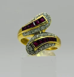 Bague en or 750 avec diamants et rubis.