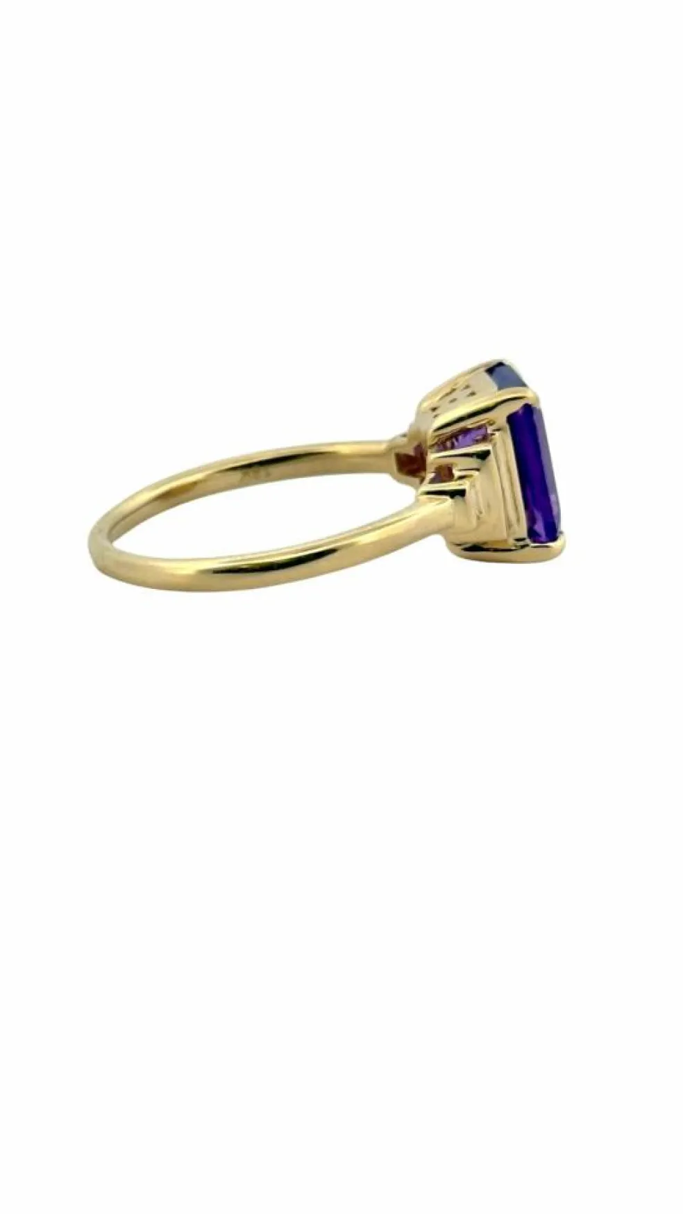 Bague en or 18 carats , améthyste et diamants