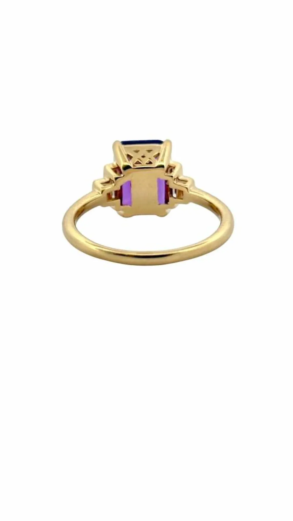 Bague en or 18 carats , améthyste et diamants