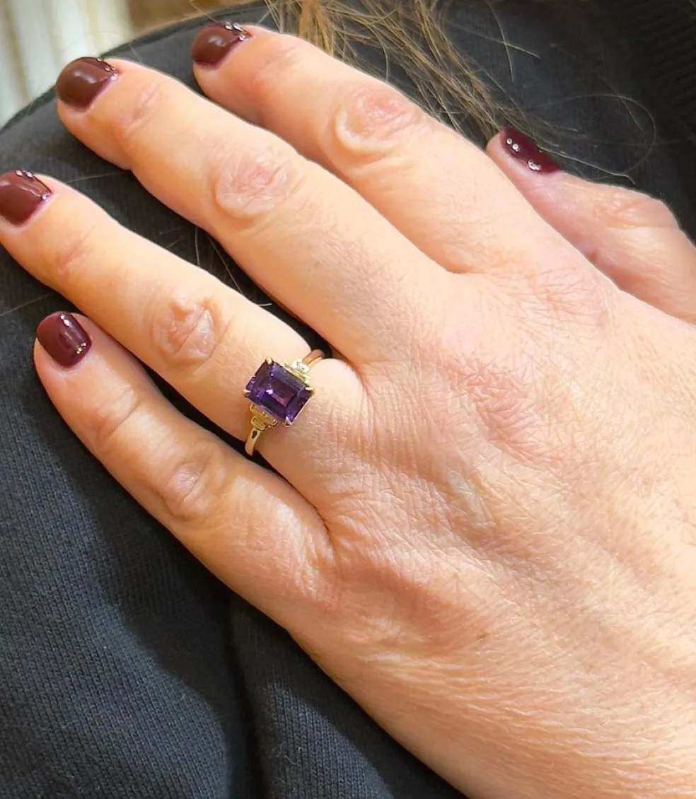 Bague en or 18 carats , améthyste et diamants