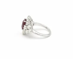 Bague en or 18 carats avec rubis 4 carats et diamants