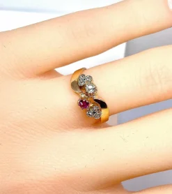 Bague en or 18 carats en diamants et rubis, époque 1900