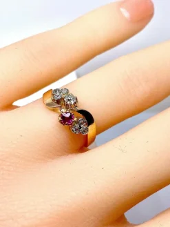 Bague en or 18 carats en diamants et rubis, époque 1900