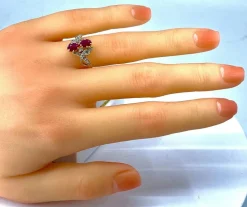 Bague en or 18 carats et platine en rubis et diamants