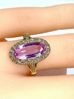 Bague en or 18 carats ornée d’une topaze rose et de diamants. Epoque Napoléon III.