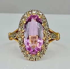Bague en or 18 carats ornée d’une topaze rose et de diamants. Epoque Napoléon III.