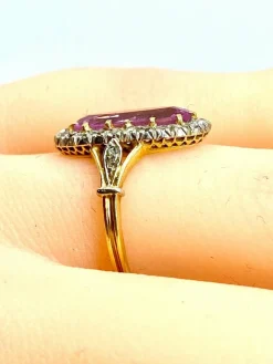 Bague en or 18 carats ornée d’une topaze rose et de diamants. Epoque Napoléon III.