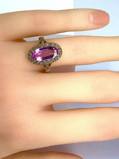Bague en or 18 carats ornée d’une topaze rose et de diamants. Epoque Napoléon III.
