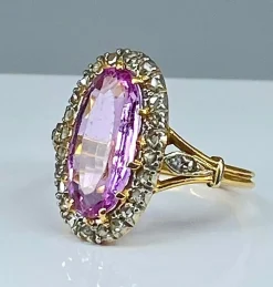 Bague en or 18 carats ornée d’une topaze rose et de diamants. Epoque Napoléon III.