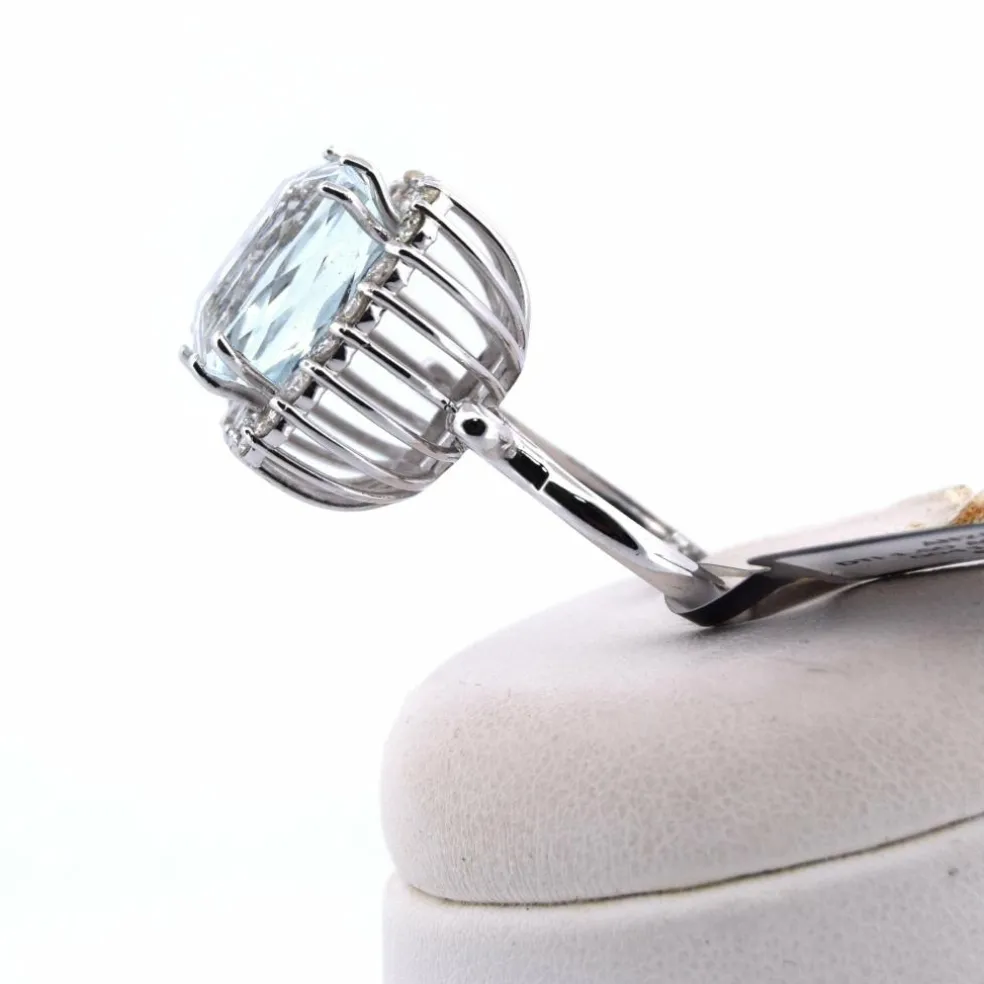 Bague en or avec aigue-marine et diamants