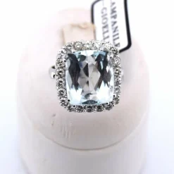 Bague en or avec aigue-marine et diamants