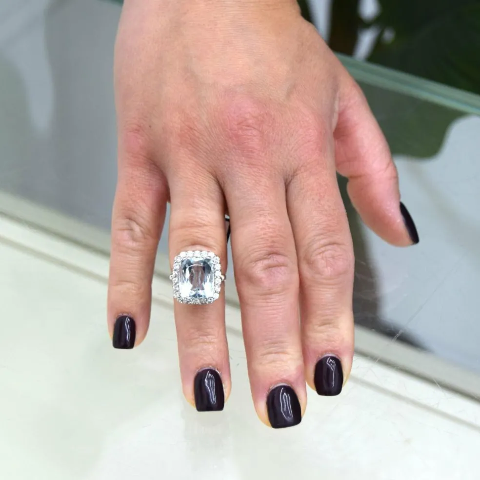 Bague en or avec aigue-marine et diamants