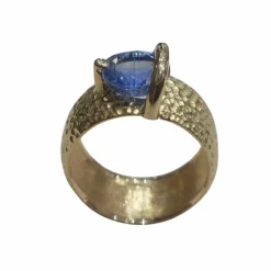 Bague en or avec cyanite