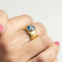 Bague en or avec cyanite