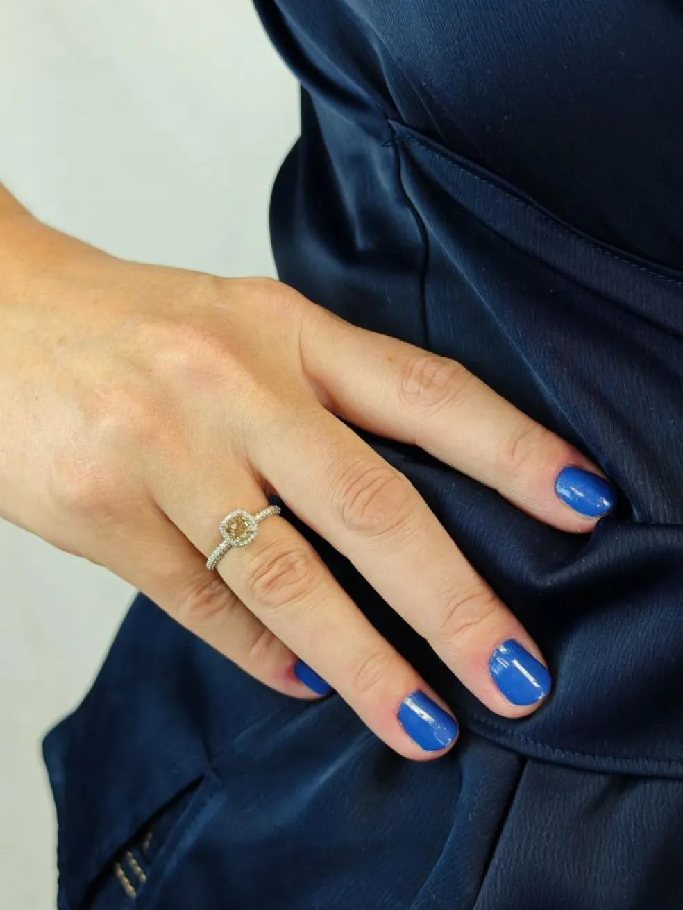 Bague en or avec diamant champagne + diamants blancs