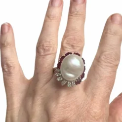 bague en or avec diamants rubis et perle