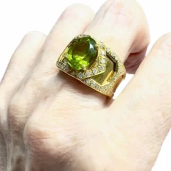 bague en or avec diamants et péridot