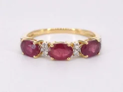 Bague en or avec diamants et rubis
