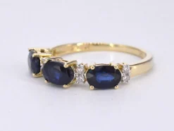 Bague en or avec diamants et saphir