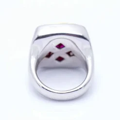 Bague en or avec diamants et rubis