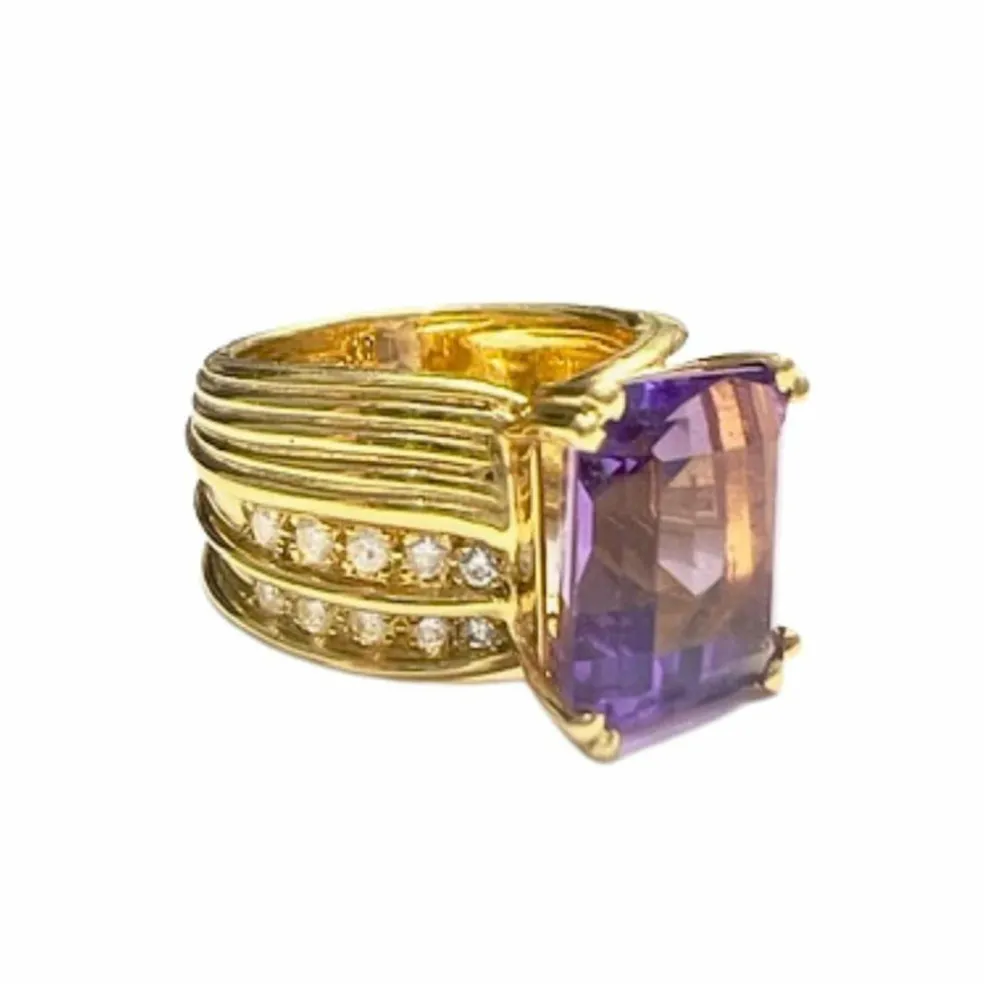 Bague en or avec diamants et améthytes