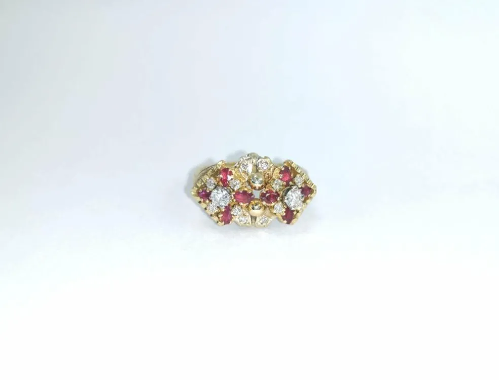 Bague en Or avec Diamants et Rubis