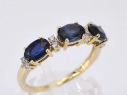 Bague en or avec diamants et saphir