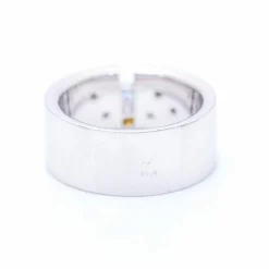 Bague en or avec diamants blancs et fantaisie
