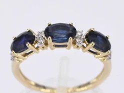 Bague en or avec diamants et saphir