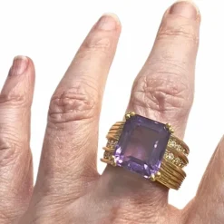 Bague en or avec diamants et améthytes