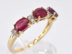 Bague en or avec diamants et rubis
