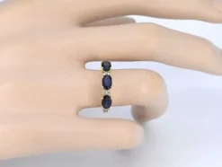 Bague en or avec diamants et saphir