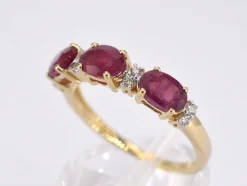 Bague en or avec diamants et rubis