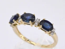 Bague en or avec diamants et saphir