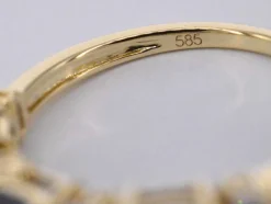 Bague en or avec diamants et saphir