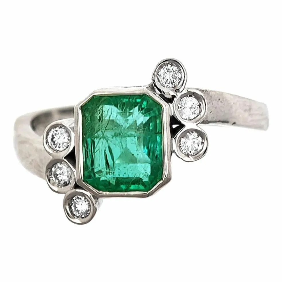 Bague en or avec émeraude et diamants