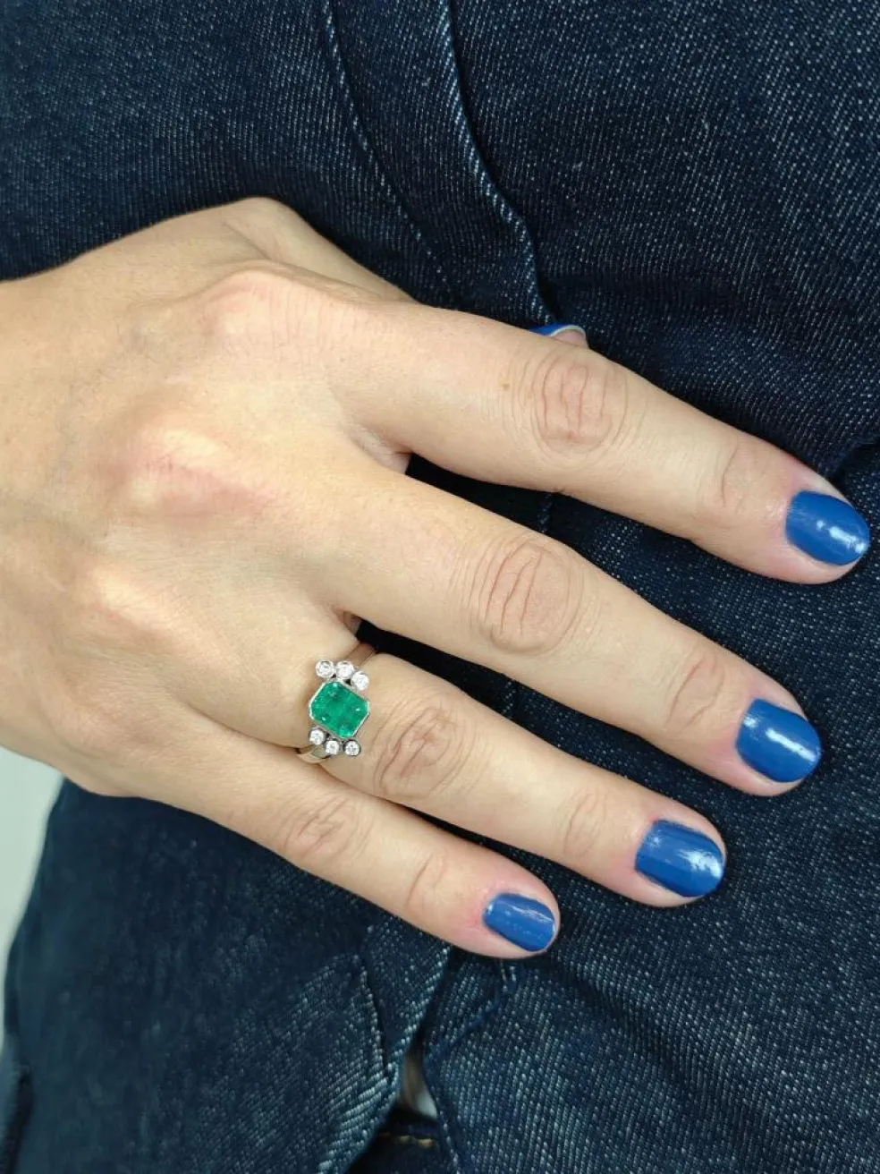 Bague en or avec émeraude et diamants